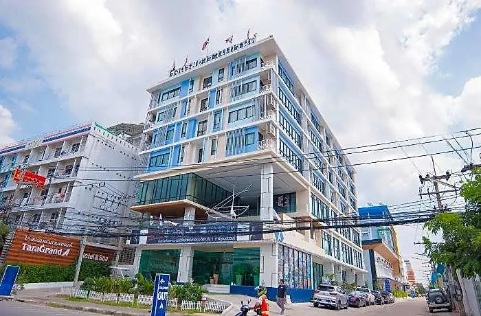 Отель Oyo 234 Tara Grande & 3*